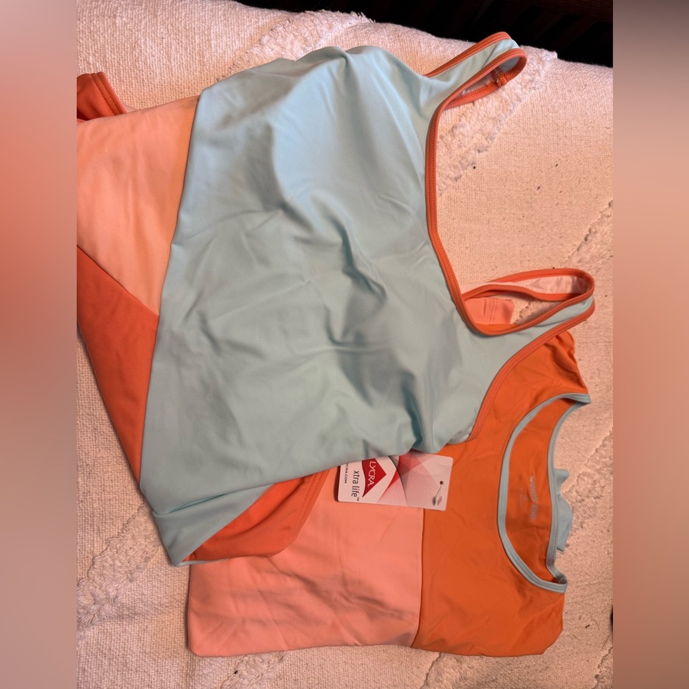 Land’s End Women’s Swimsuit 8p NWT and rash guard S NWOT